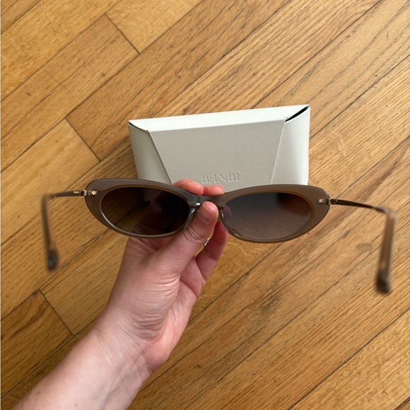Banbé The Rae Sunglasses - Picture 5 of 6